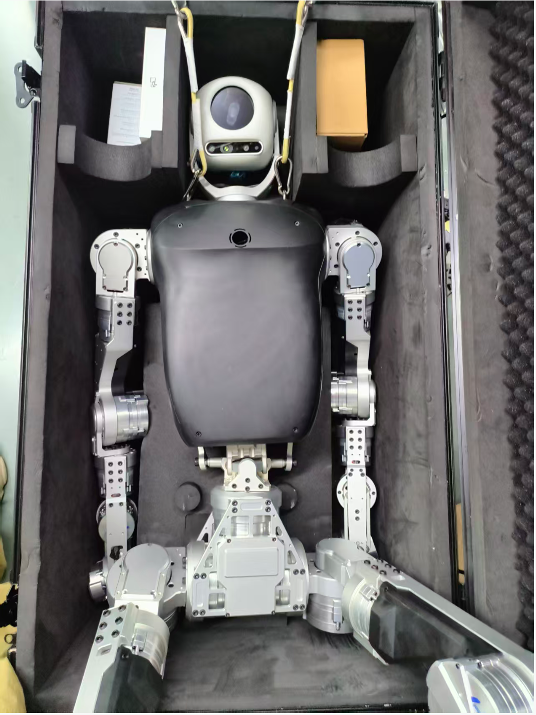 Figure 2-2: Lifting strap and rear positioning